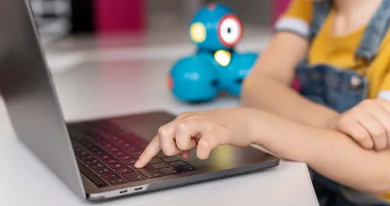 Raketenstart im Kinderzimmer: Physik zum Anfassen mit Alltagsmaterialien